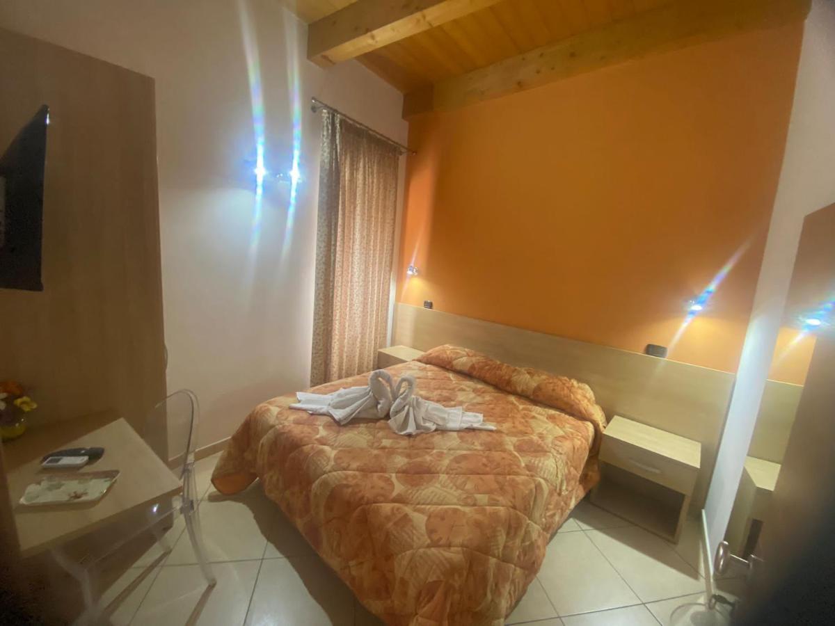 Hotel Mandanici :Borgo Marsalini Barcellona Pozzo di Gotto Esterno foto