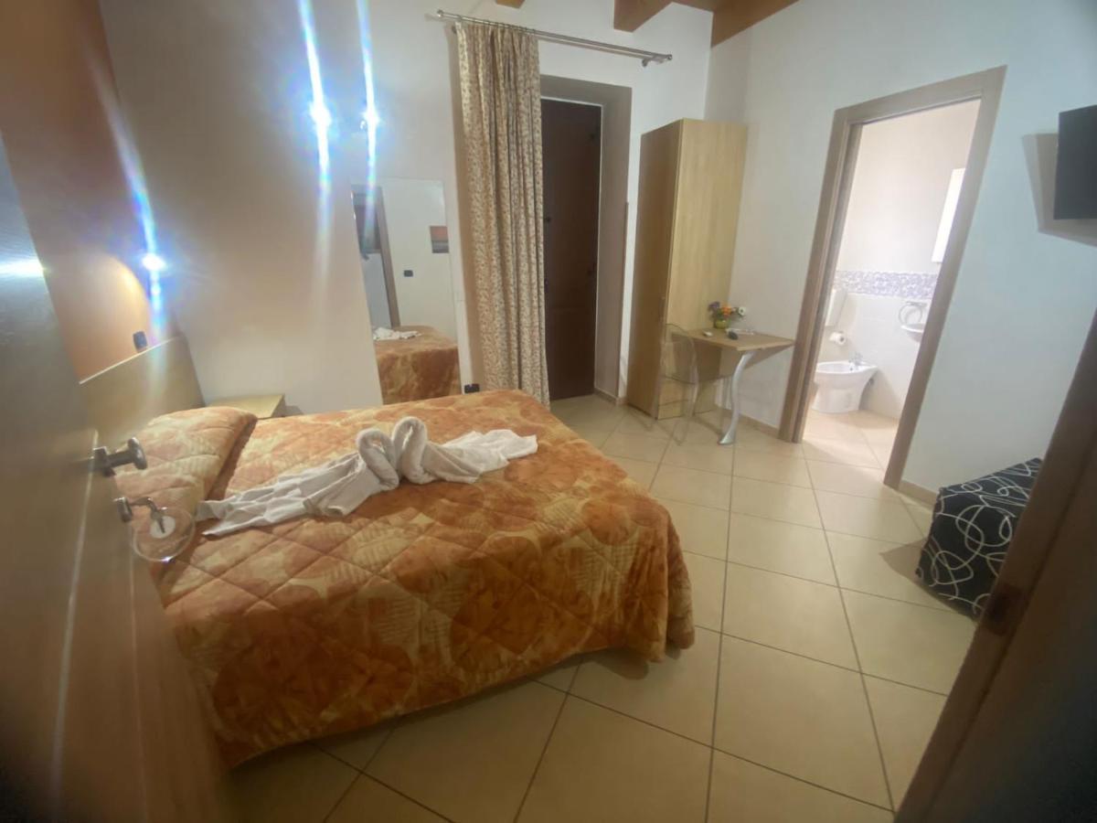 Hotel Mandanici :Borgo Marsalini Barcellona Pozzo di Gotto Esterno foto