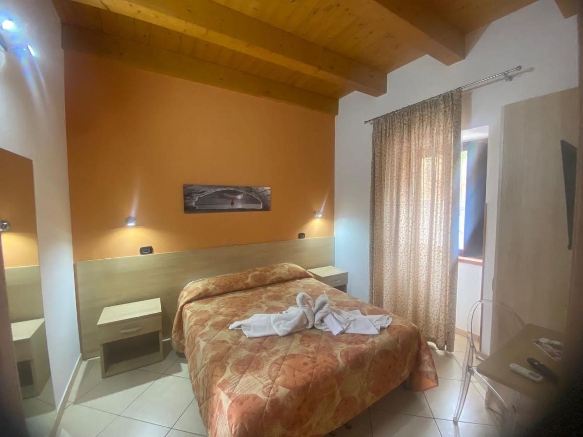 Hotel Mandanici :Borgo Marsalini Barcellona Pozzo di Gotto Esterno foto
