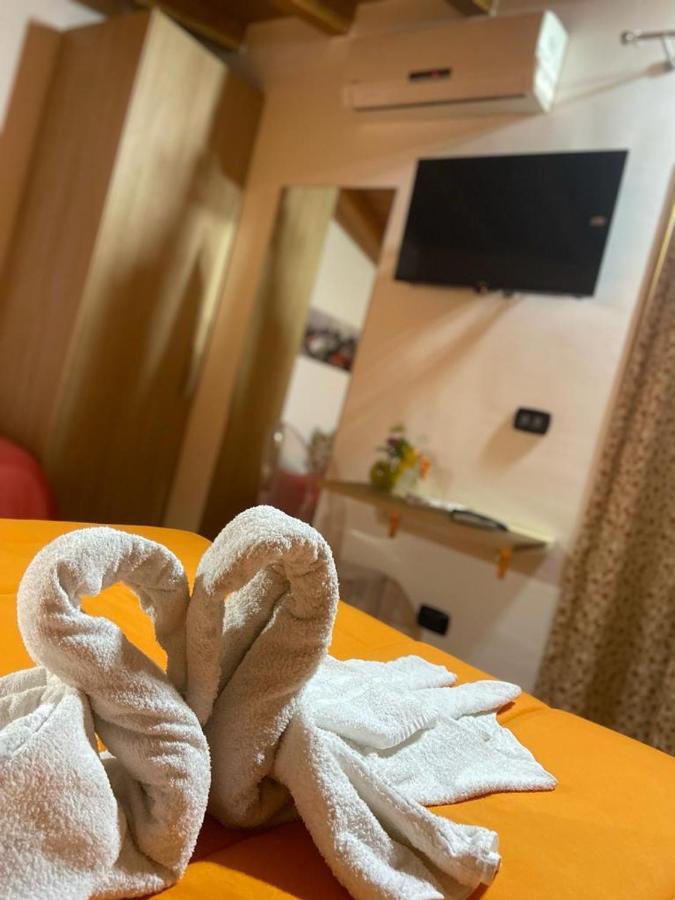 Hotel Mandanici :Borgo Marsalini Barcellona Pozzo di Gotto Esterno foto